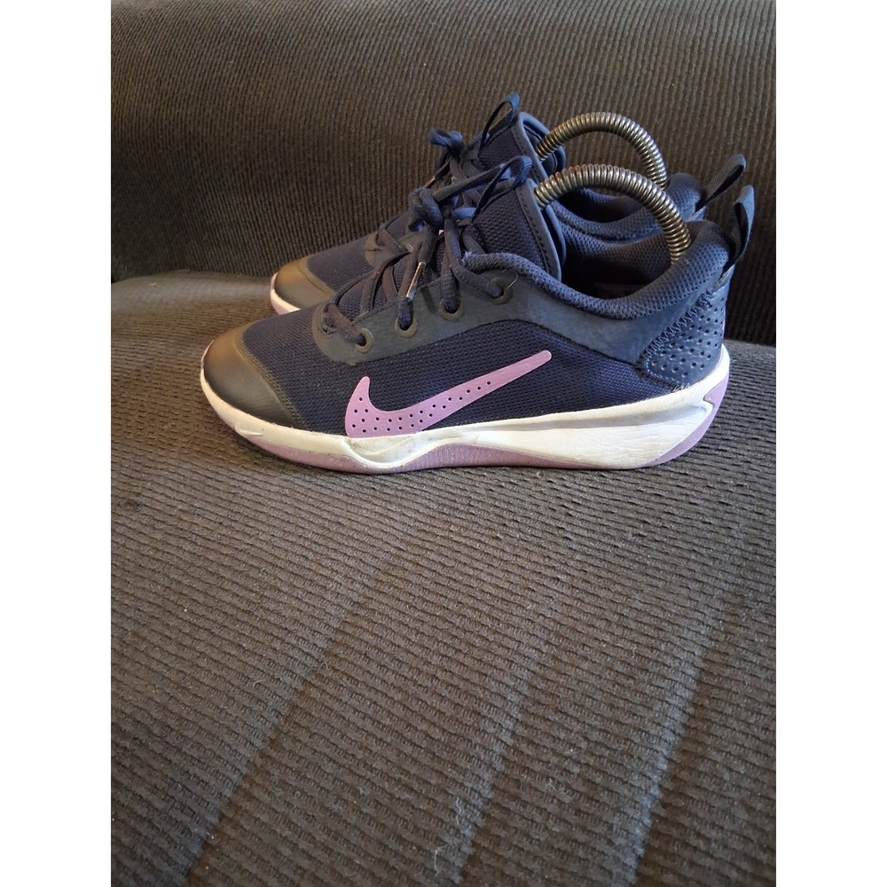 Nike Shoes Womens 7 Youth‎ 5.5Y Omni Multi-Court Low Blue / Pink Sneakers
